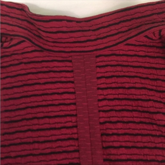 DARK RED FIGURE FLATTERING RIBBED SWEATER VEST - Picture 4 of 6